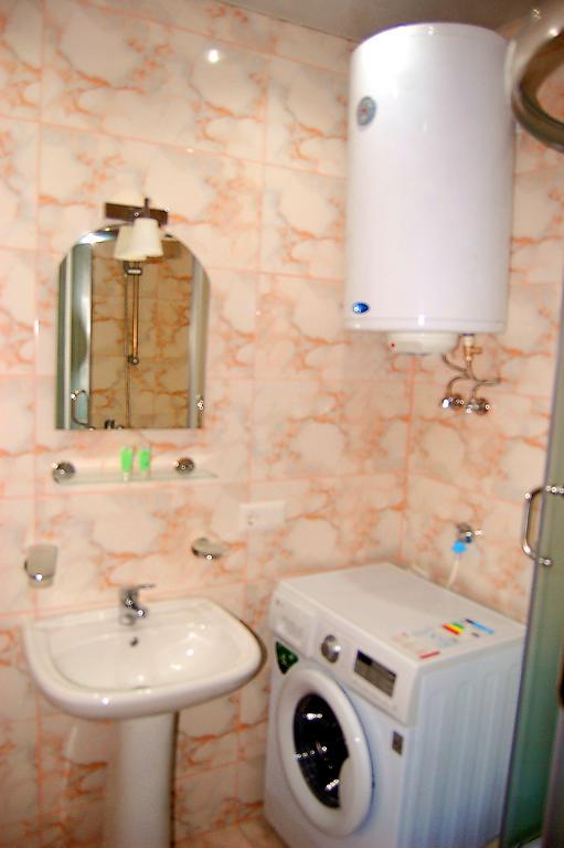 Irina Apartment 1 巴统 外观 照片